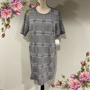 NWT- Houndstooth print short sleeve midi dress